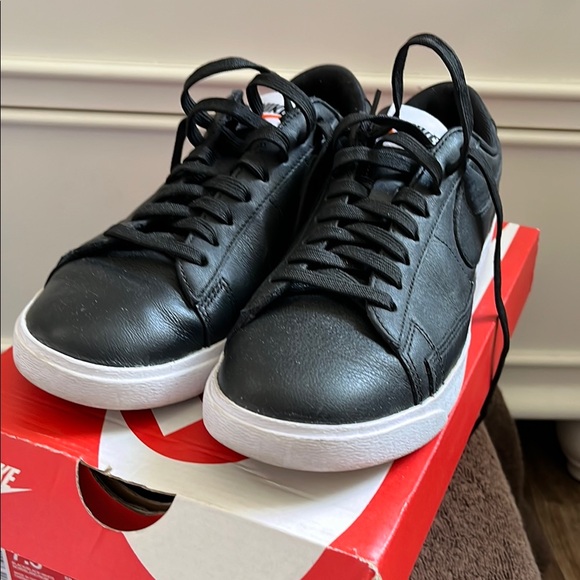 Nike Blazer Low LE Black White - Picture 1 of 16